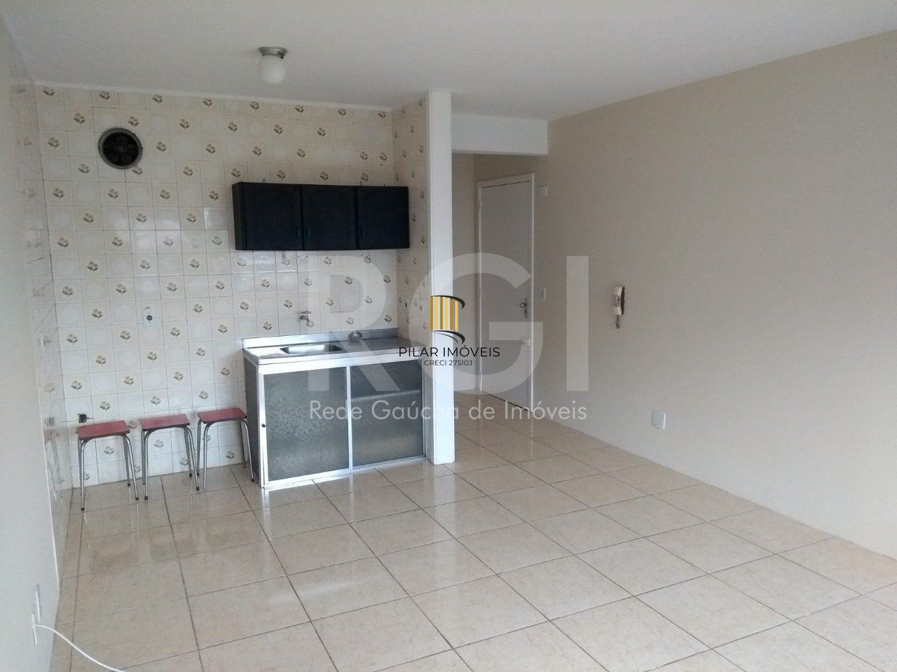 Apartamento JK  em andar alto no coração da Cidade Baixa