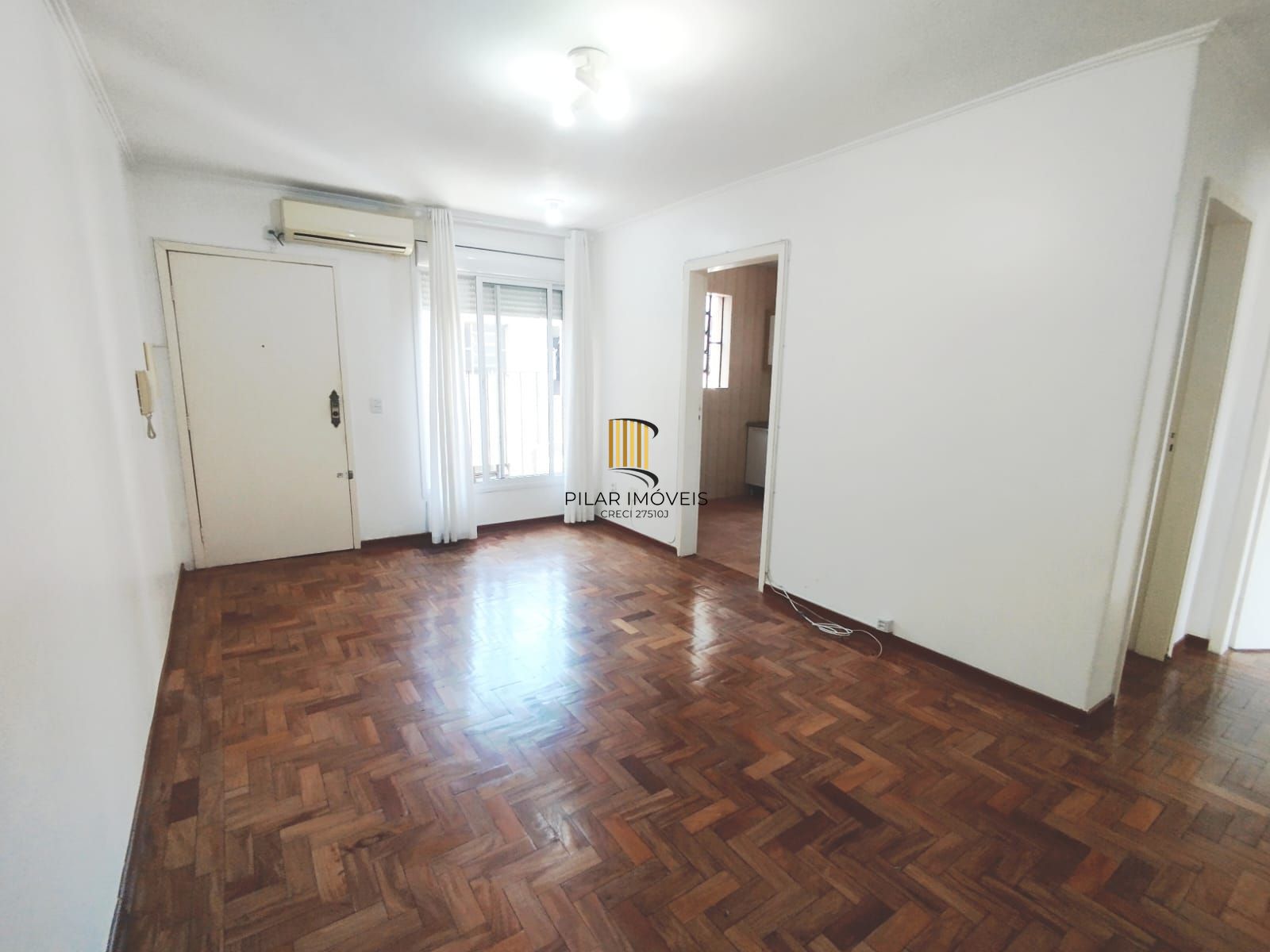 Apartamento à venda na Lima e Silva – amplo, arejado e com excelente iluminação natural