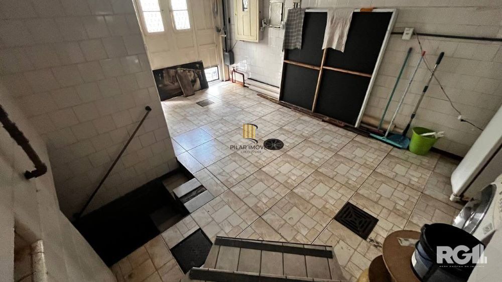 CASA A VENDA, AMPLA NA COMENDADOR BATISTA!