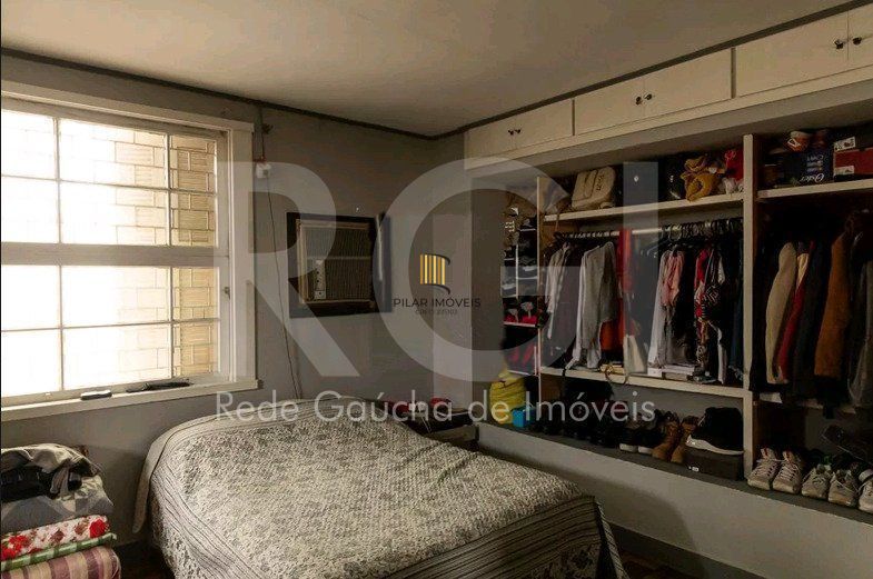 Casa para Venda - 210m², 4 quartos, sendo 1 suites, 4 vagas - Petrópolis