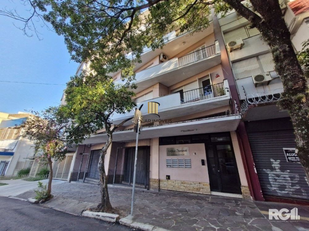 Apartamento de 2 dormitórios em ótima localização na Av. Cristovao colombo.