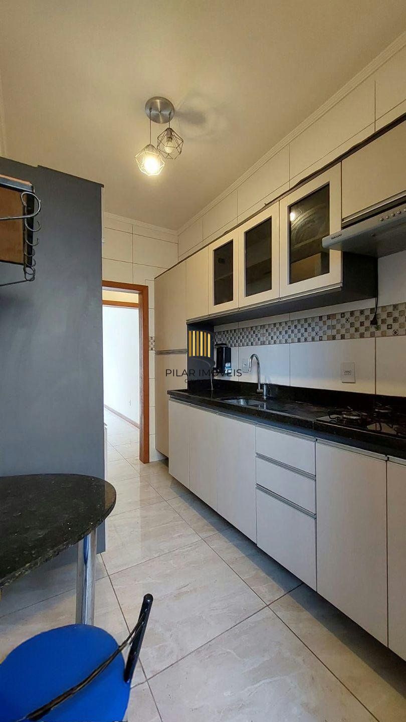 Apartamento Reformado de 2 Dormitórios com Sacada no Menino Deus, Porto Alegre
