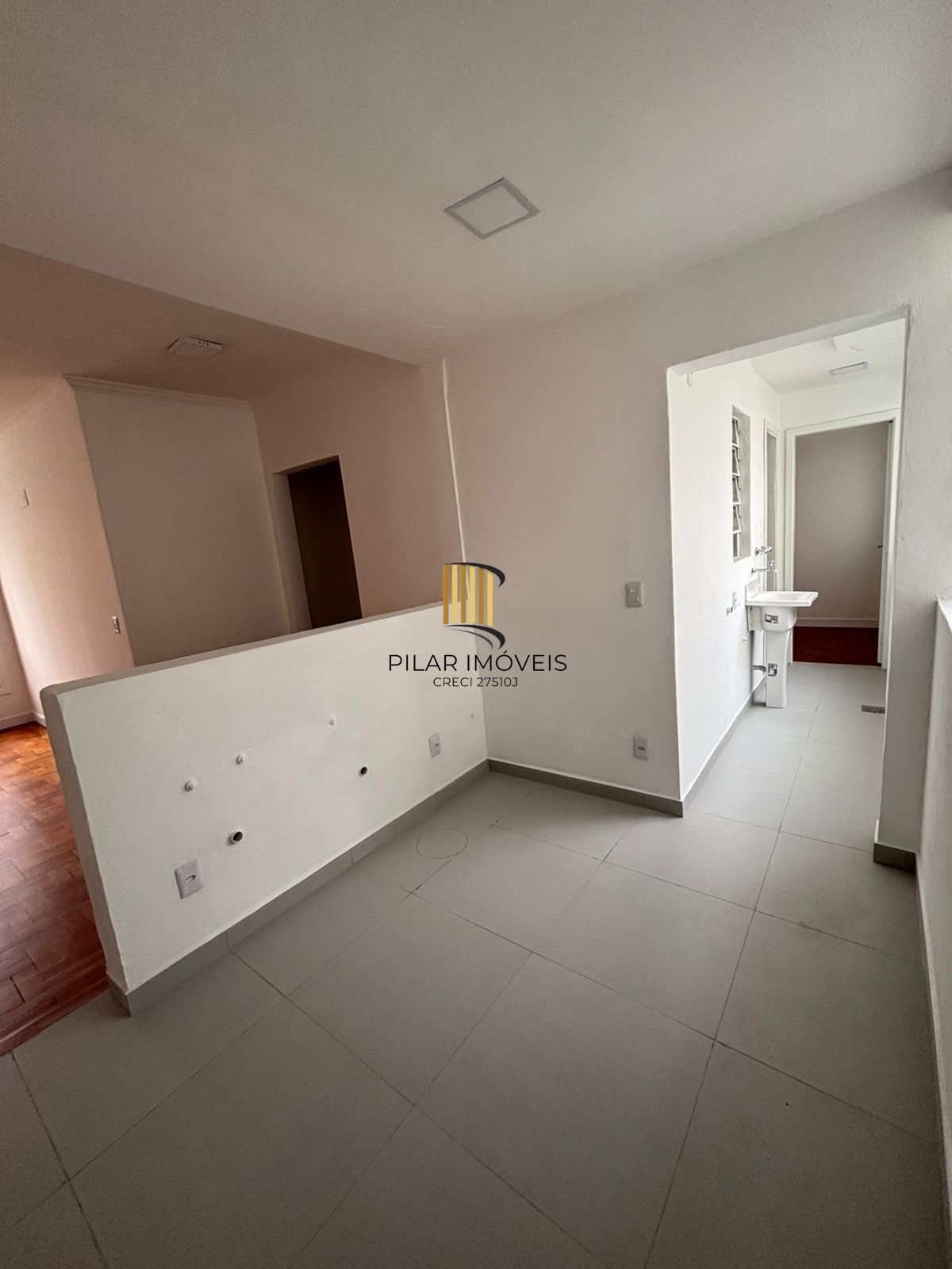 Apartamento amplo reformado com vaga de garagem  à venda na Marquês do Pombal