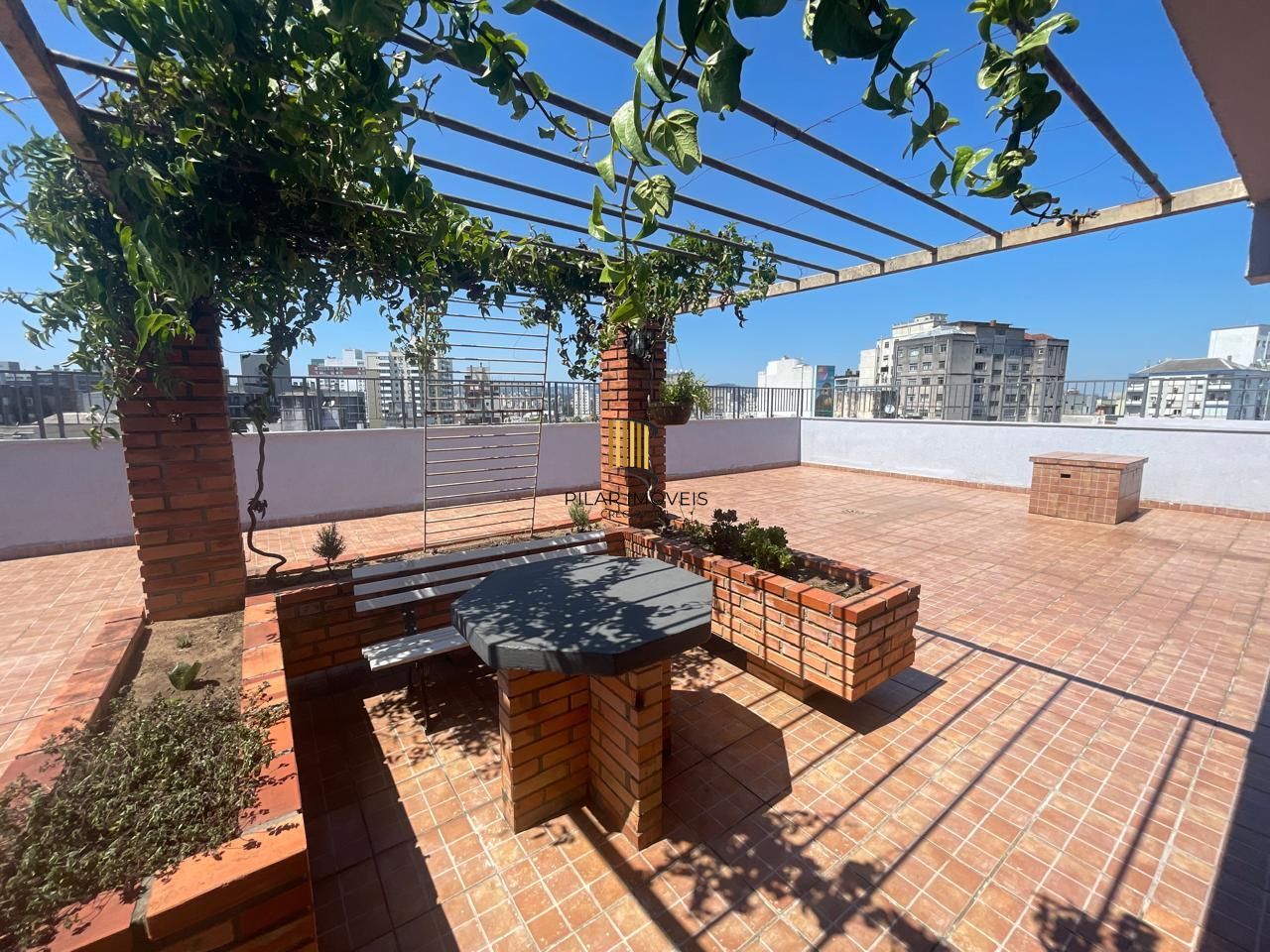 Apartamento-02Dormitorios-Garagem-Cidade-Baixa