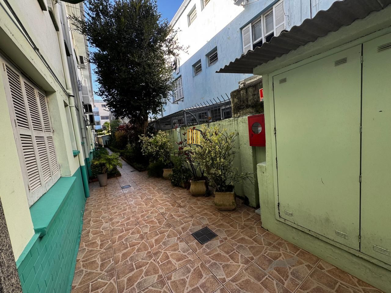 Apartamento de 1 Quarto reformado à Venda no Menino Deus – Porto Alegre | Financiável