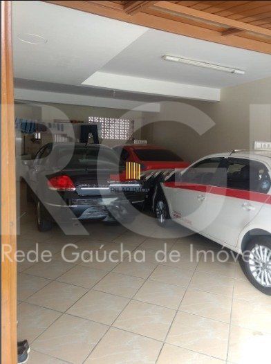 Casa para Venda - 287m², 4 dormitórios, sendo 1 suites, 4 vagas - Partenon