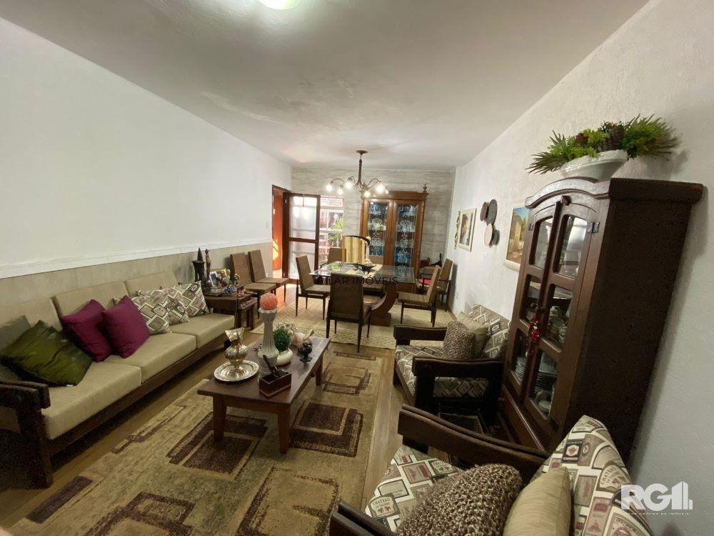 CASA AMPLA 3 DORMITÓRIOS NO ANDAR SUPERIOR NA CIDADE BAIXA .