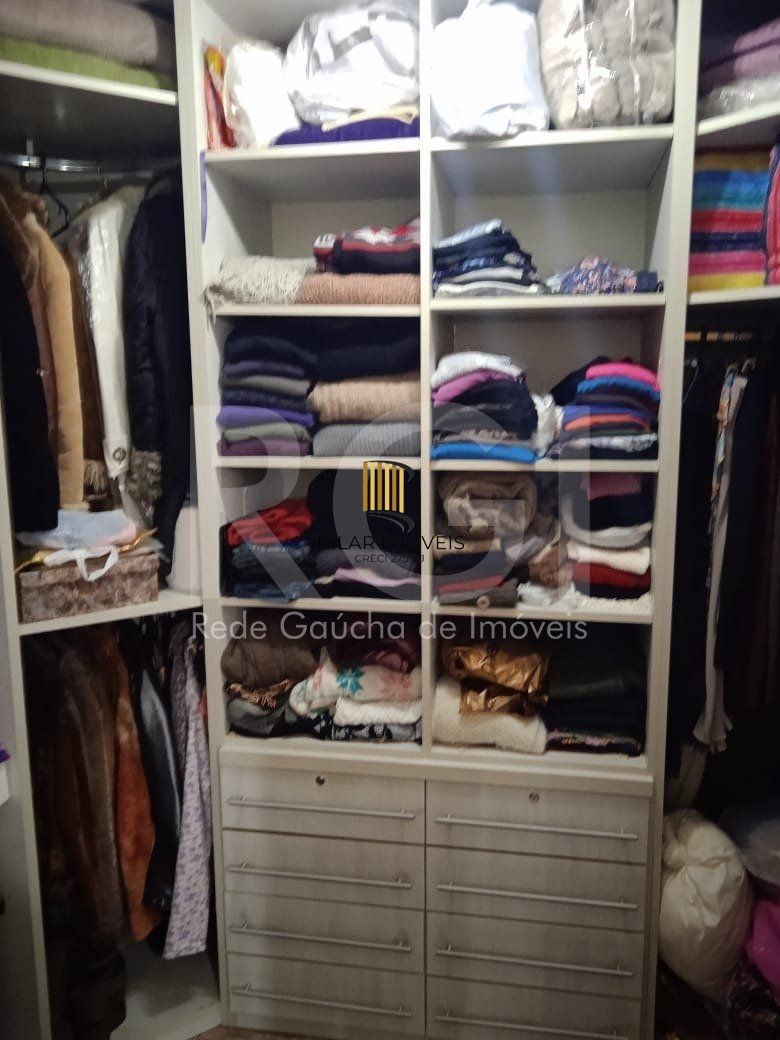 Casa para Venda - 750m², 6 dormitórios, sendo 3 suites, 4 vagas - Partenon