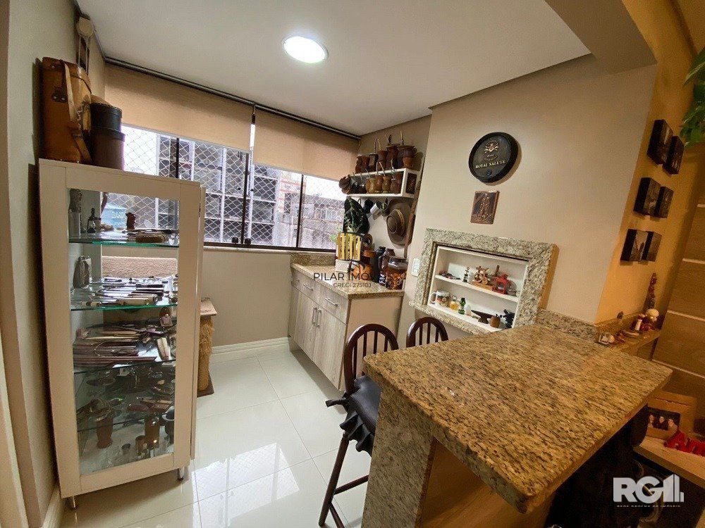 Apartamento 2 dormitórios com 2 vagas garagem na CIDADE BAIXA.