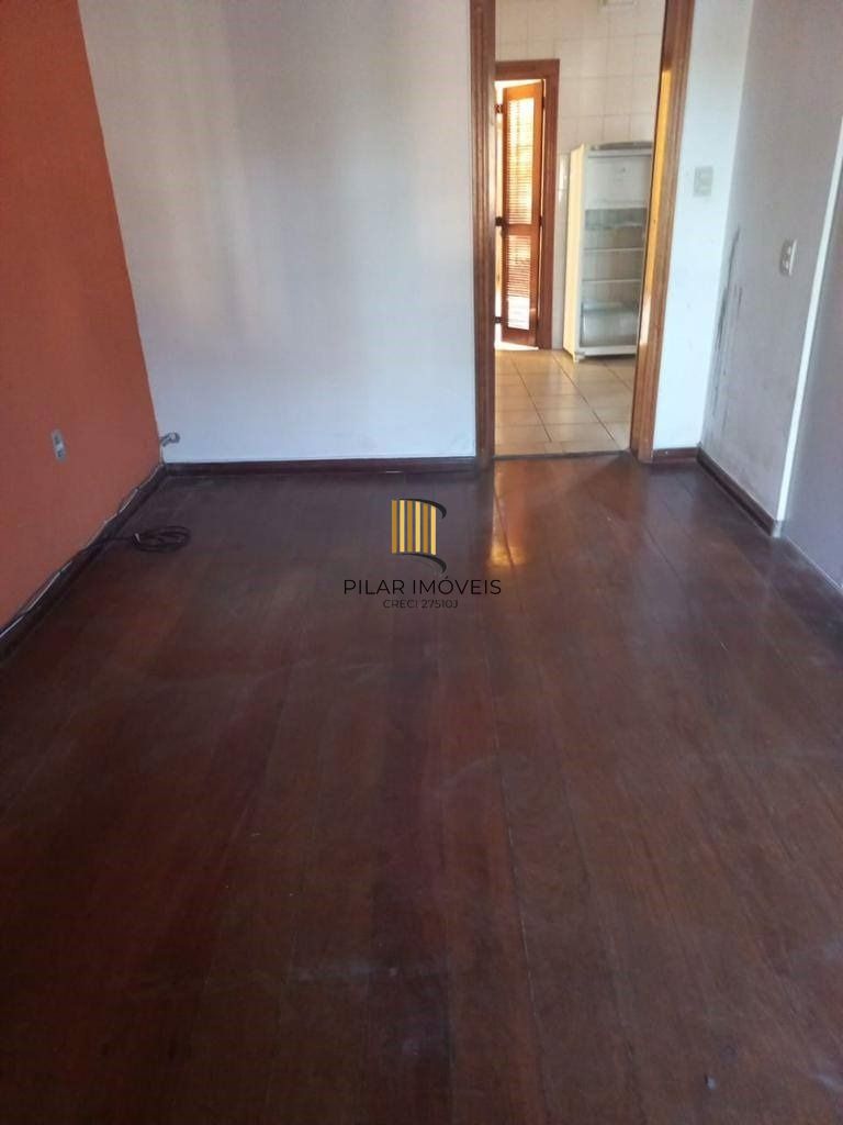 Casa 4 dormitórios, com sacada e amplo terraço