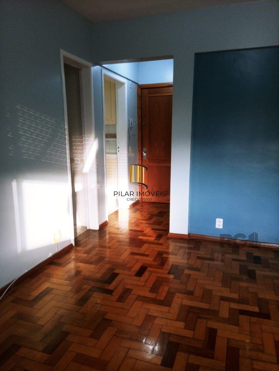Apartamento 2 quartos, 2 banheiros e garagem na Cidade Baixa.