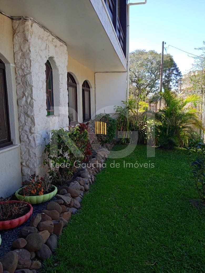 Casa para Venda - 750m², 6 dormitórios, sendo 3 suites, 4 vagas - Partenon