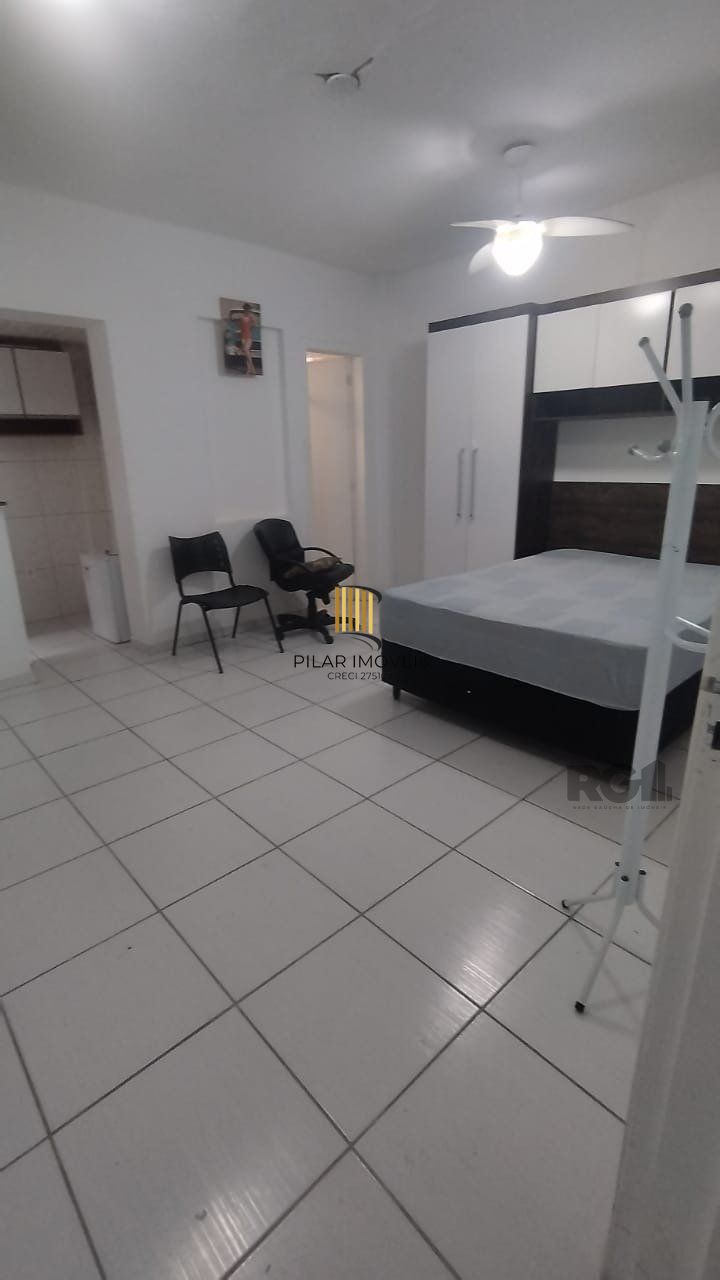 Apartamento desocupado na   Azenha