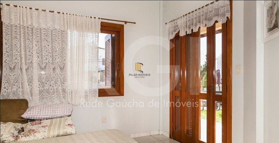 Casa para Venda - 287m², 4 dormitórios, sendo 1 suites, 4 vagas - Partenon
