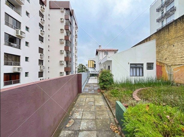 Casa para Venda - 3 dormitórios, sendo 1 suites, 2 vagas - Menino Deus