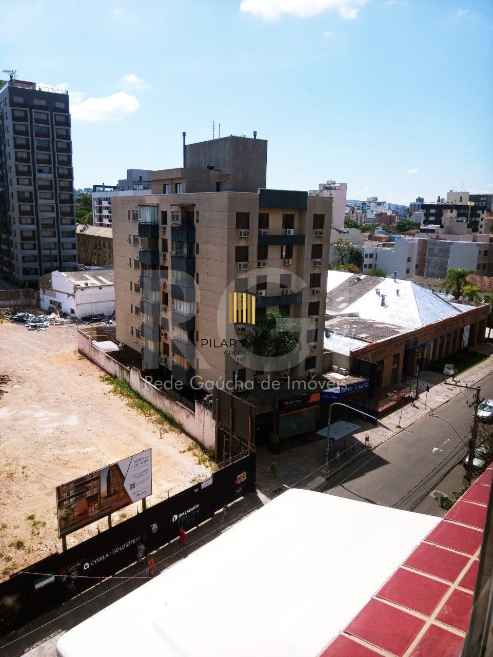 Apartamento desocupado, 2 quartos, andar alto, garagem  na Cidade Baixa.