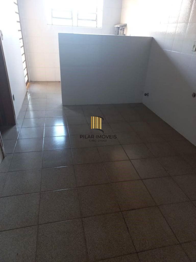 Casa 4 dormitórios, com sacada e amplo terraço