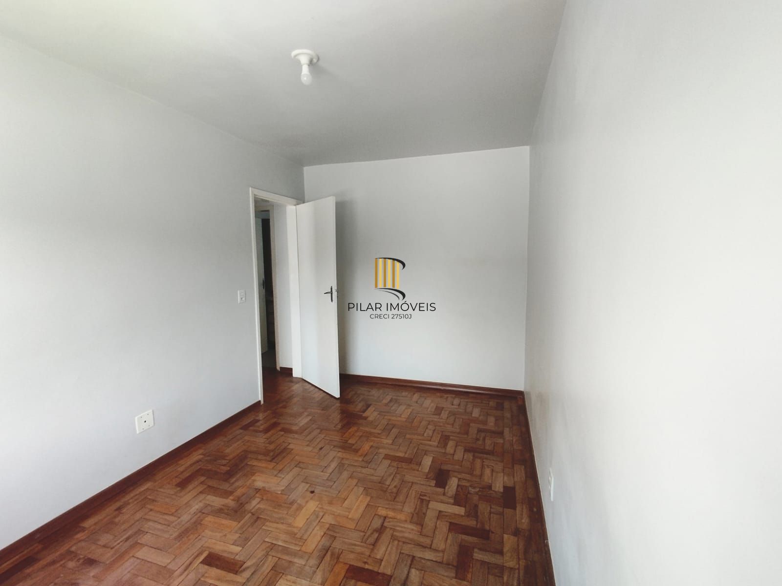 Apartamento à venda na Lima e Silva – amplo, arejado e com excelente iluminação natural