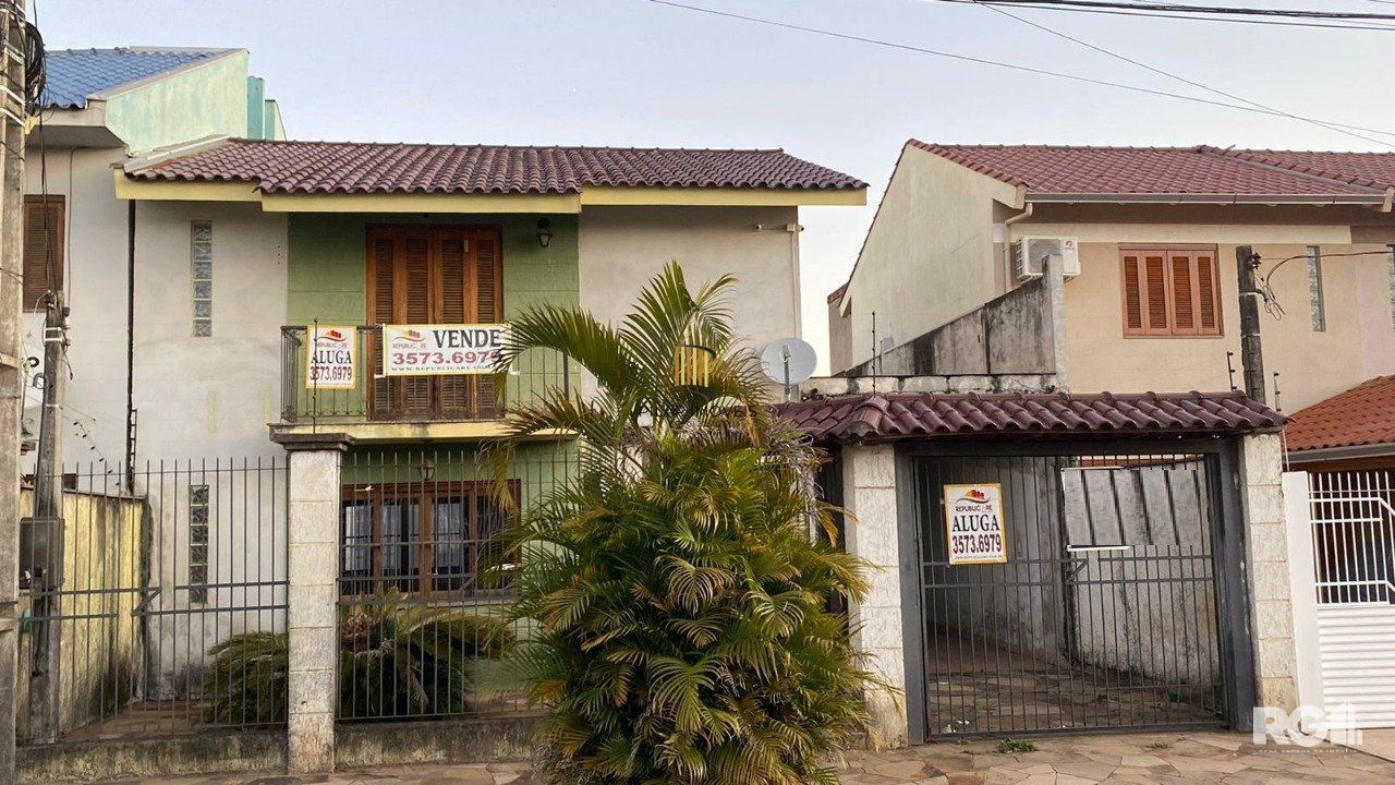Casa à venda na Rua Martinho Lutero, localizada no bairro Harmonia em Canoas, RS. - Pilar Imóveis
