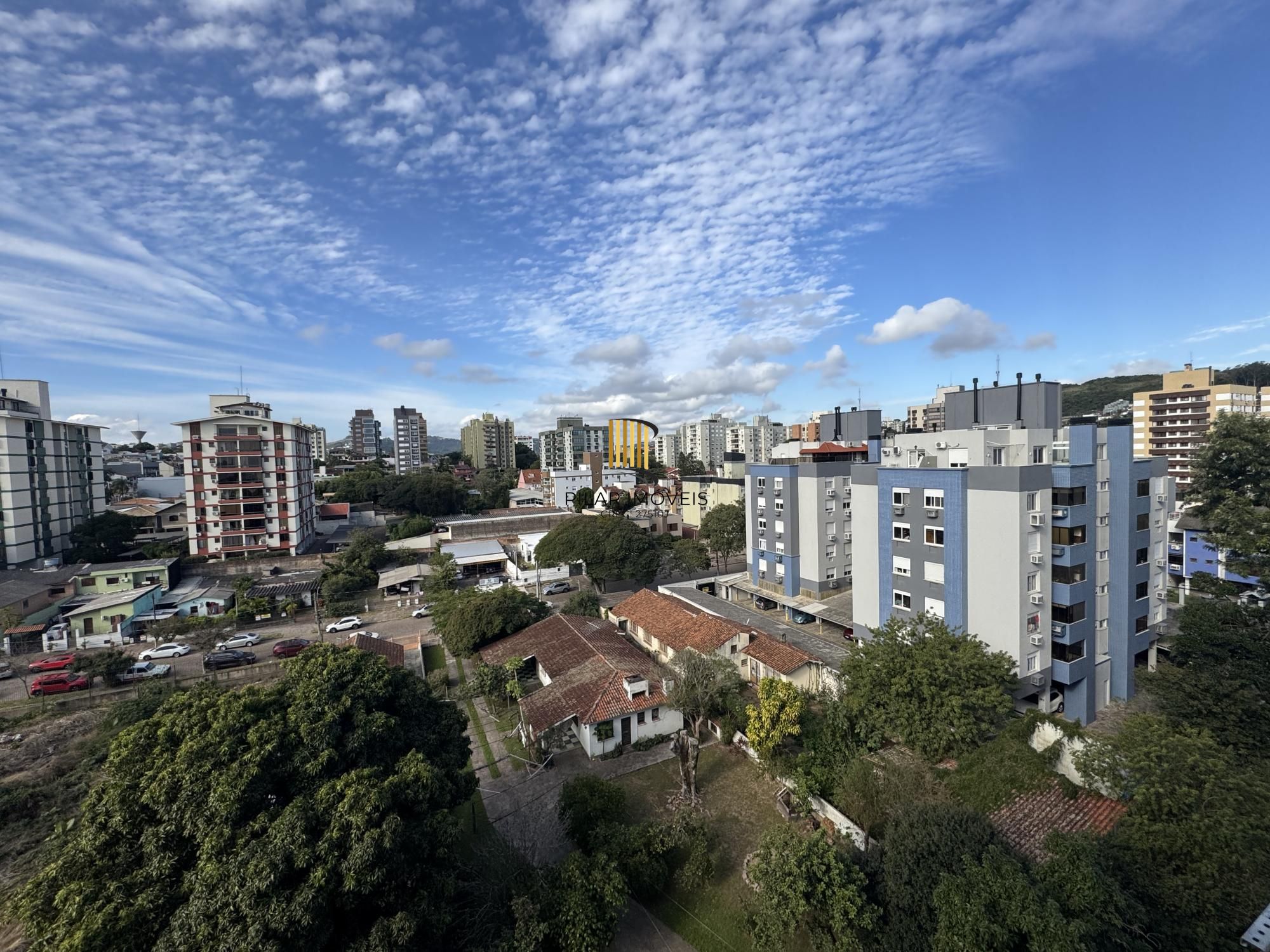 Apartamento em andar alto, posição solar norte/nascente, com excelente iluminação e ventilação natural.