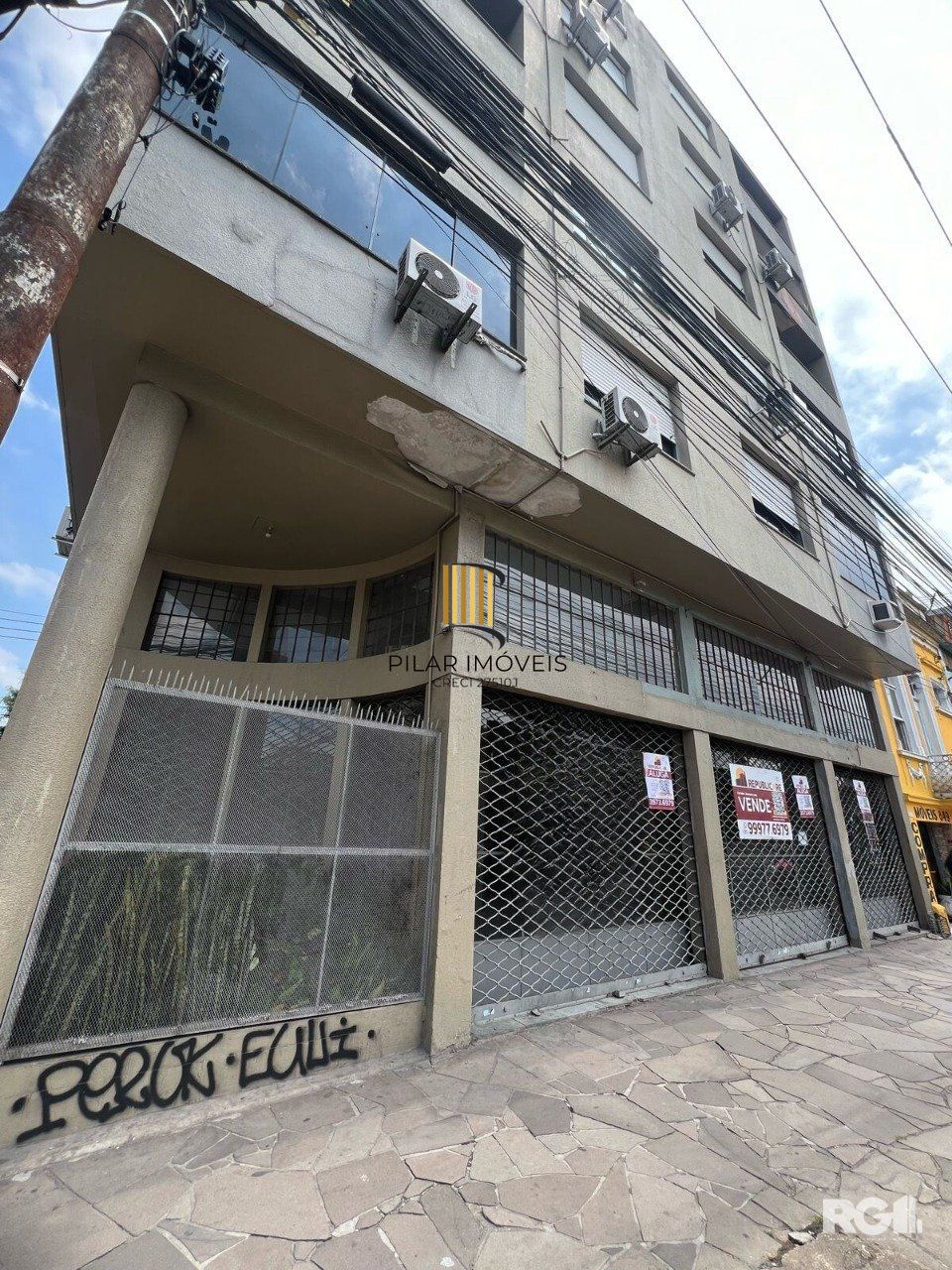 AMPLA LOJA COM MEZANINO, EM FRENTE A REDENÇÃO. - Pilar Imóveis