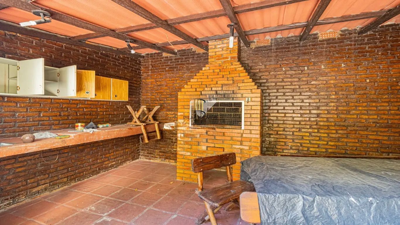 Prédio na Andre da Rocha com garagem