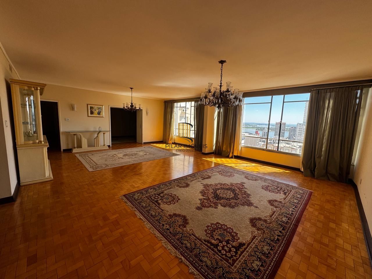Apartamento super Amplo em frente a Santa Casa, Centro Histórico - POA - Pilar Imóveis