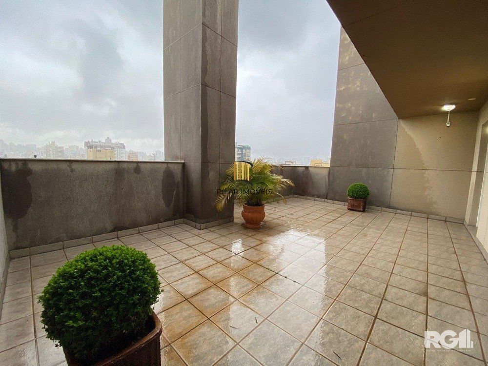 Apartamento 2 dormitórios com 2 vagas garagem na CIDADE BAIXA.