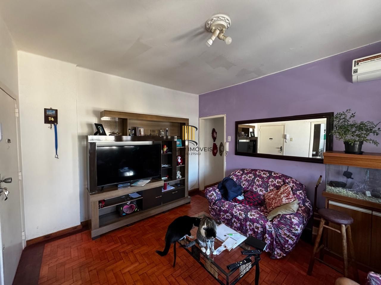Apartamento de 2 dormitórios, fundos, andar alto.