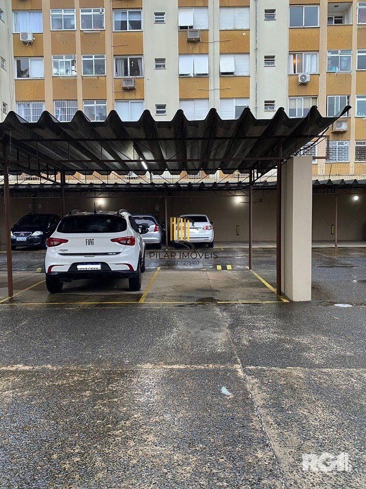 Apartamento 2 dormitórios com 2 vagas garagem na CIDADE BAIXA.