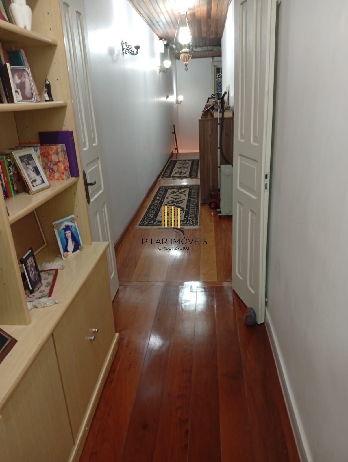 Casa com 5 quartos , 7 banheiros e pátio!