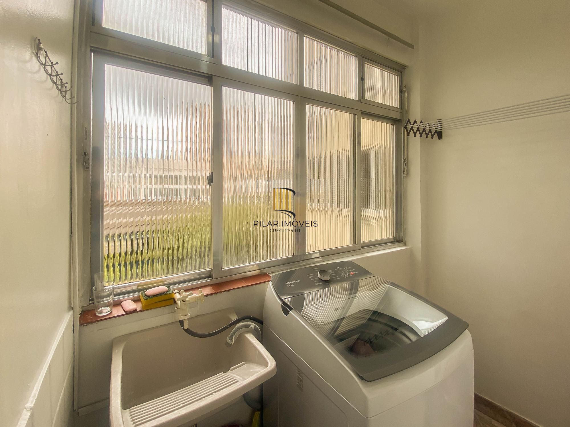 Apartamento reformado e mobiliado com eletros no Centro de Porto Alegre