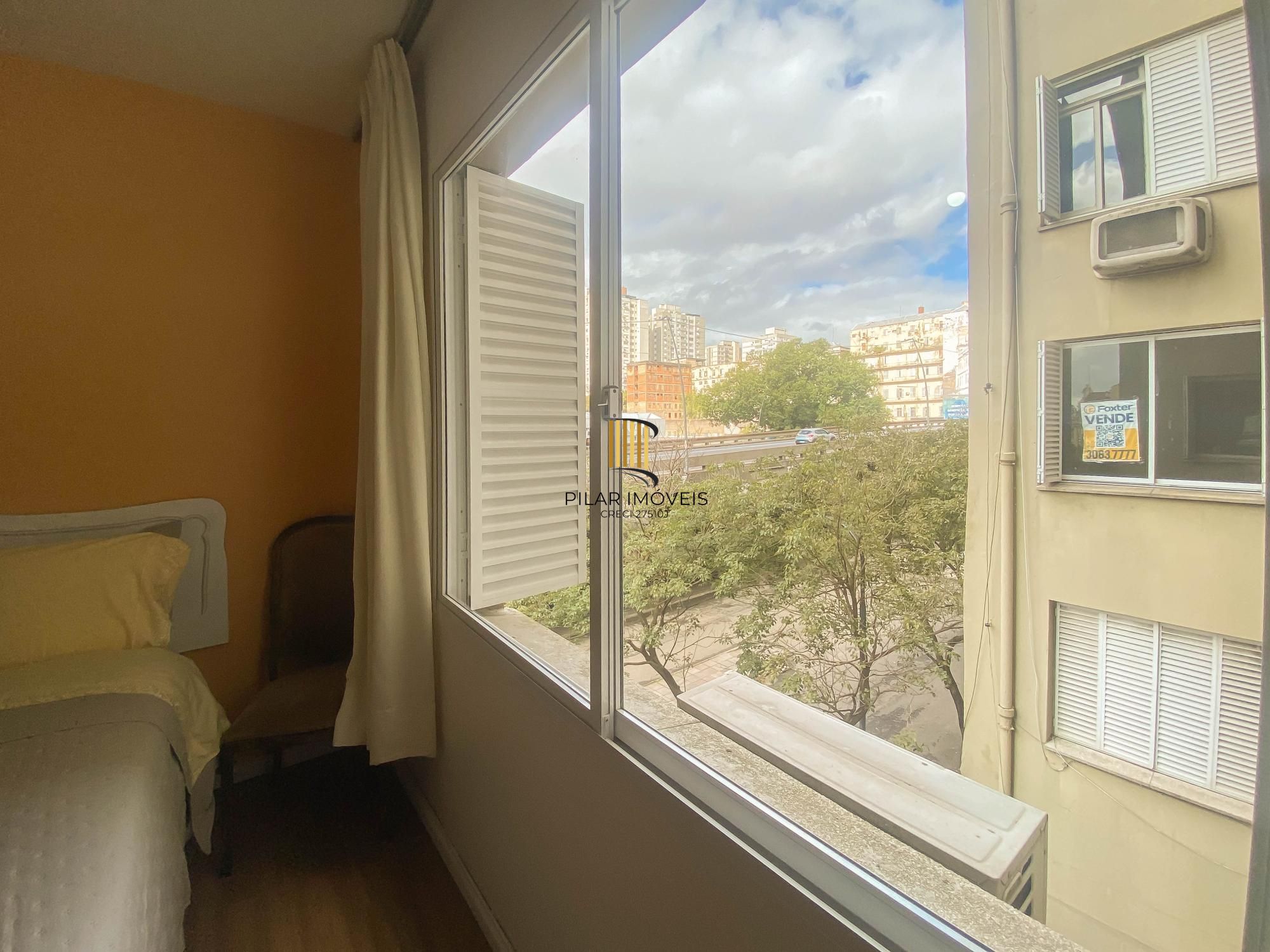 Apartamento reformado e mobiliado com eletros no Centro de Porto Alegre