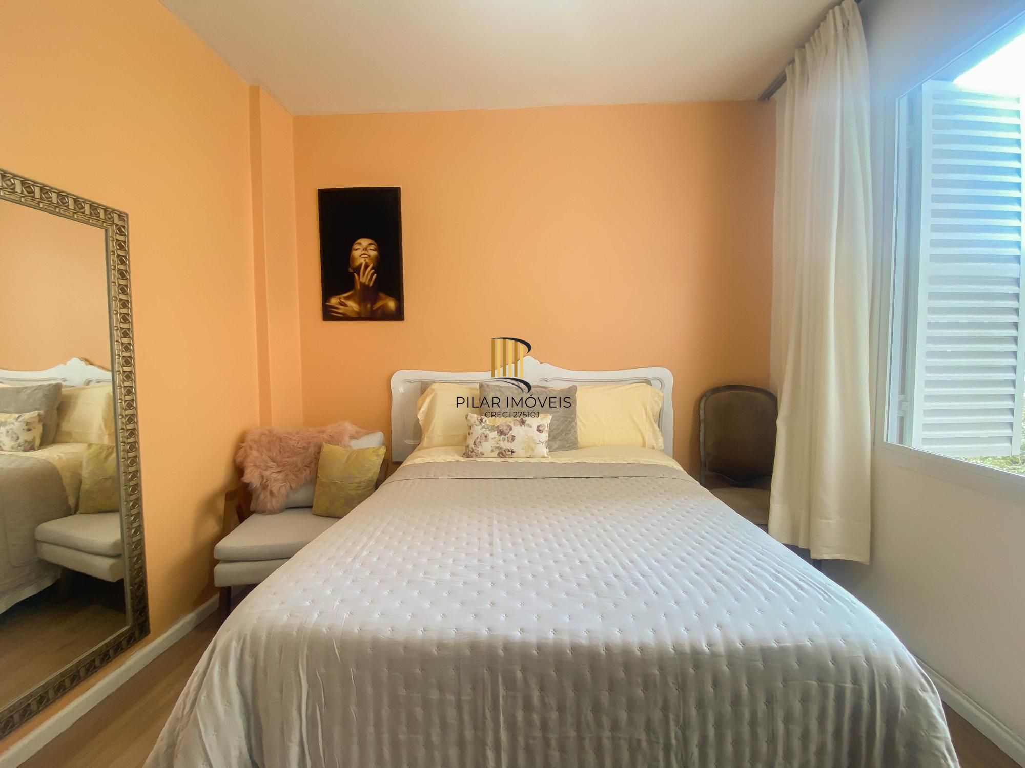 Apartamento reformado e mobiliado com eletros no Centro de Porto Alegre