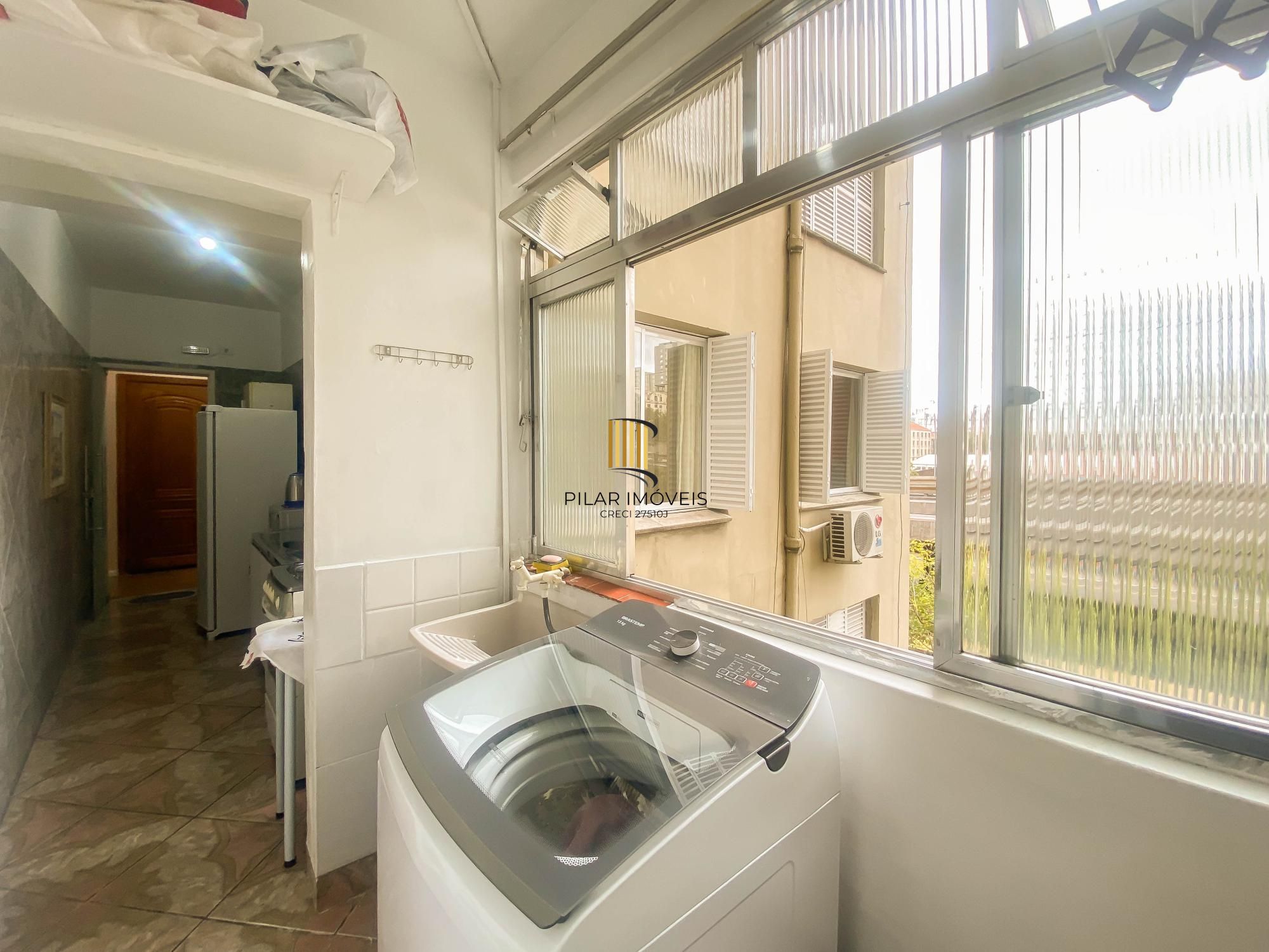 Apartamento reformado e mobiliado com eletros no Centro de Porto Alegre