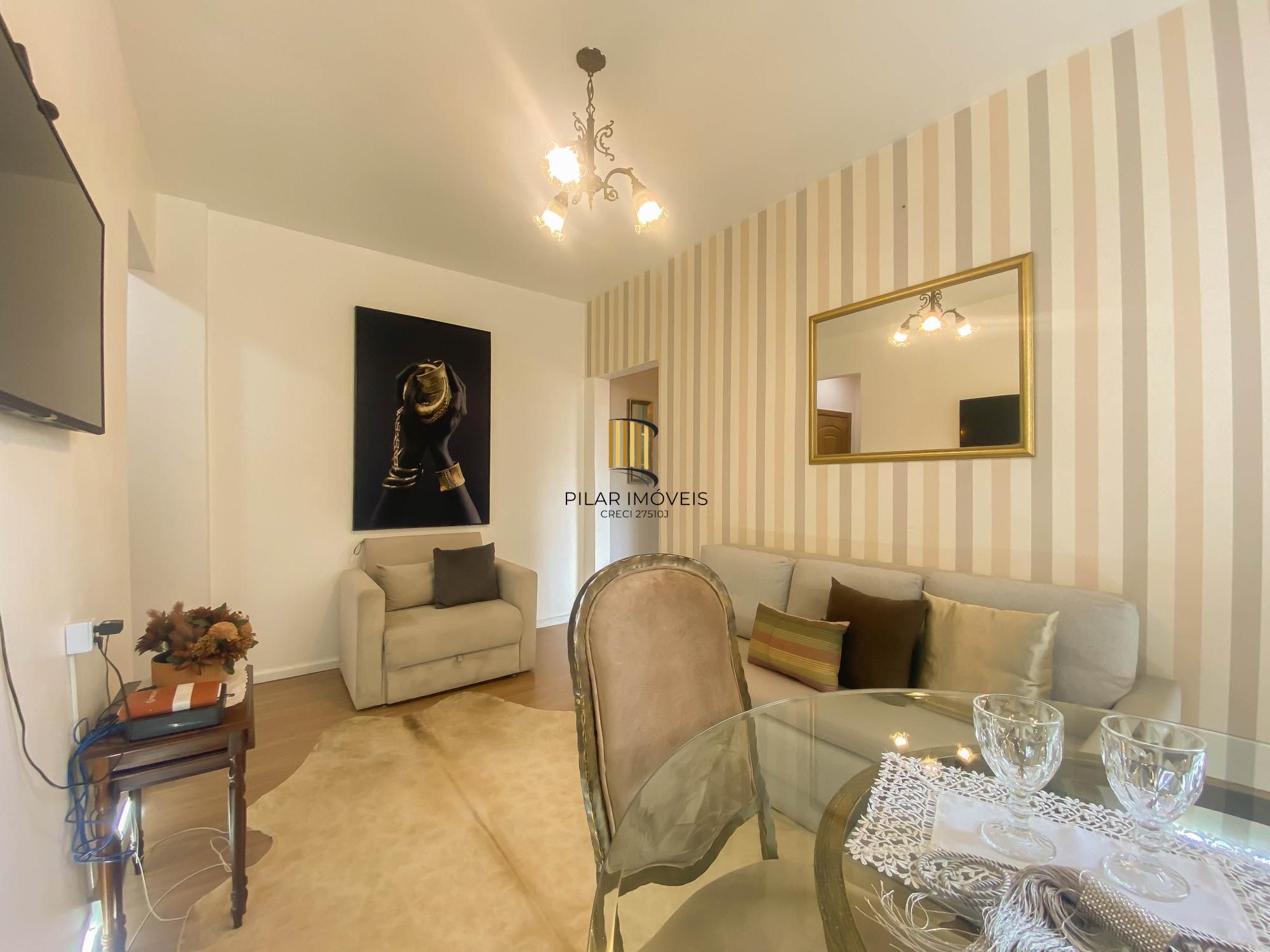 Apartamento reformado e mobiliado com eletros no Centro de Porto Alegre