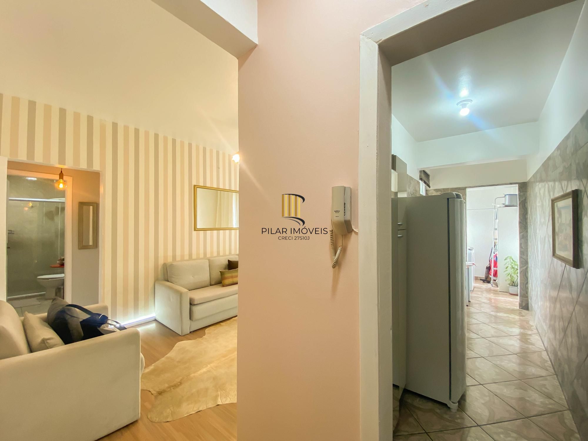 Apartamento reformado e mobiliado com eletros no Centro de Porto Alegre