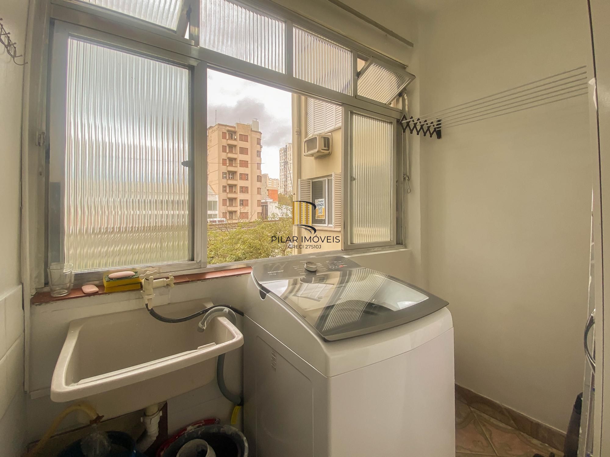 Apartamento reformado e mobiliado com eletros no Centro de Porto Alegre