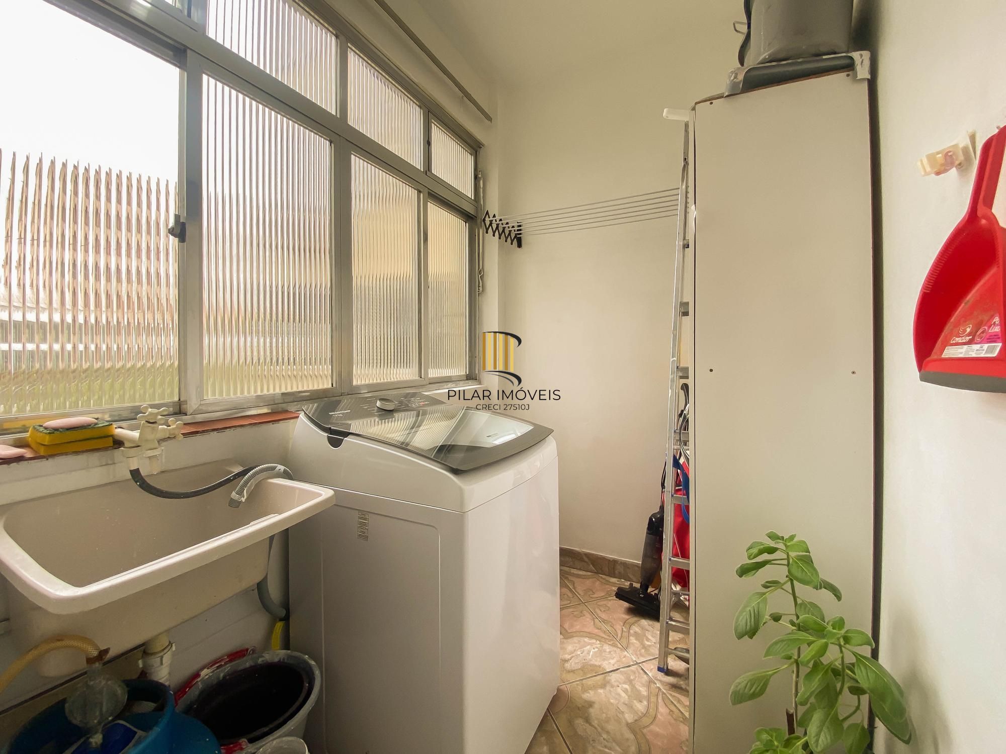 Apartamento reformado e mobiliado com eletros no Centro de Porto Alegre