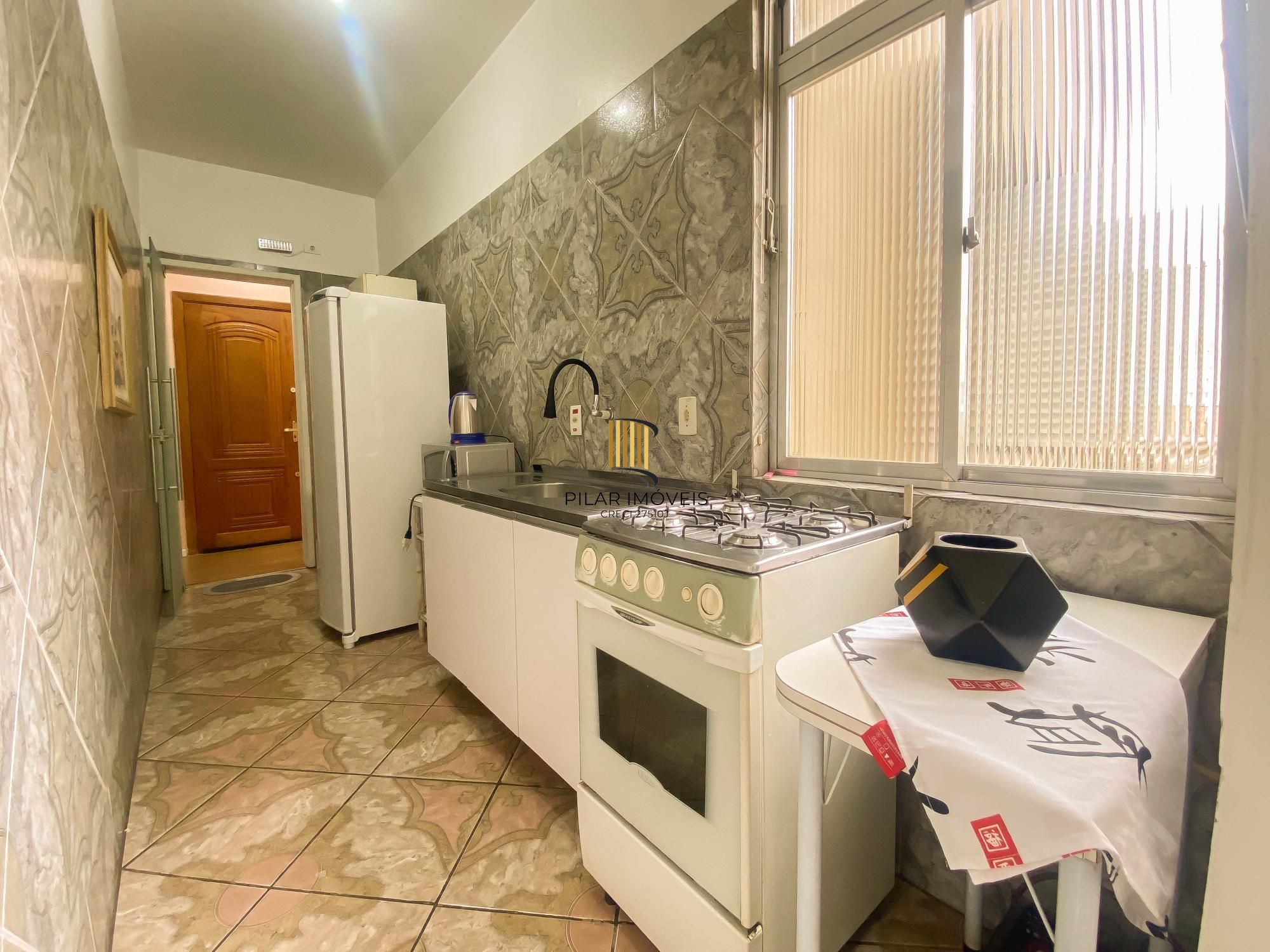 Apartamento reformado e mobiliado com eletros no Centro de Porto Alegre