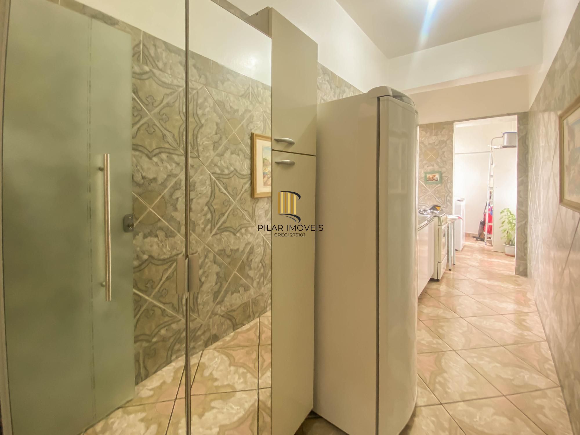 Apartamento reformado e mobiliado com eletros no Centro de Porto Alegre