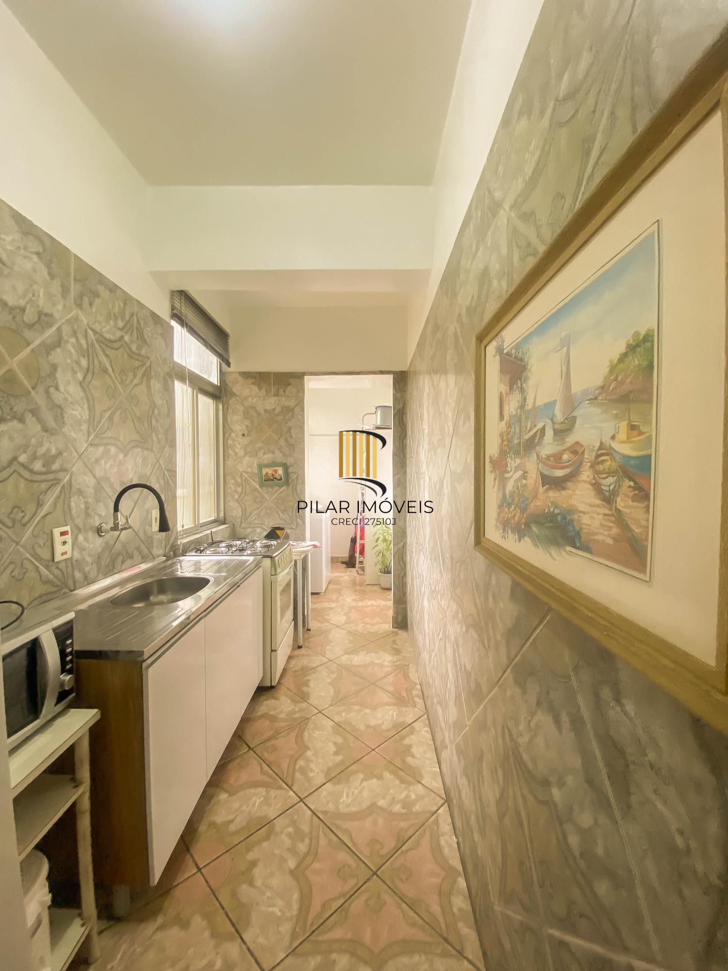 Apartamento reformado e mobiliado com eletros no Centro de Porto Alegre