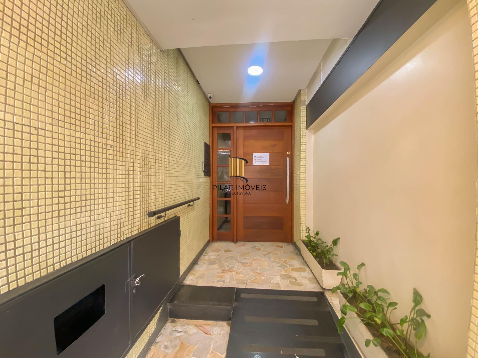 Apartamento reformado e mobiliado com eletros no Centro de Porto Alegre