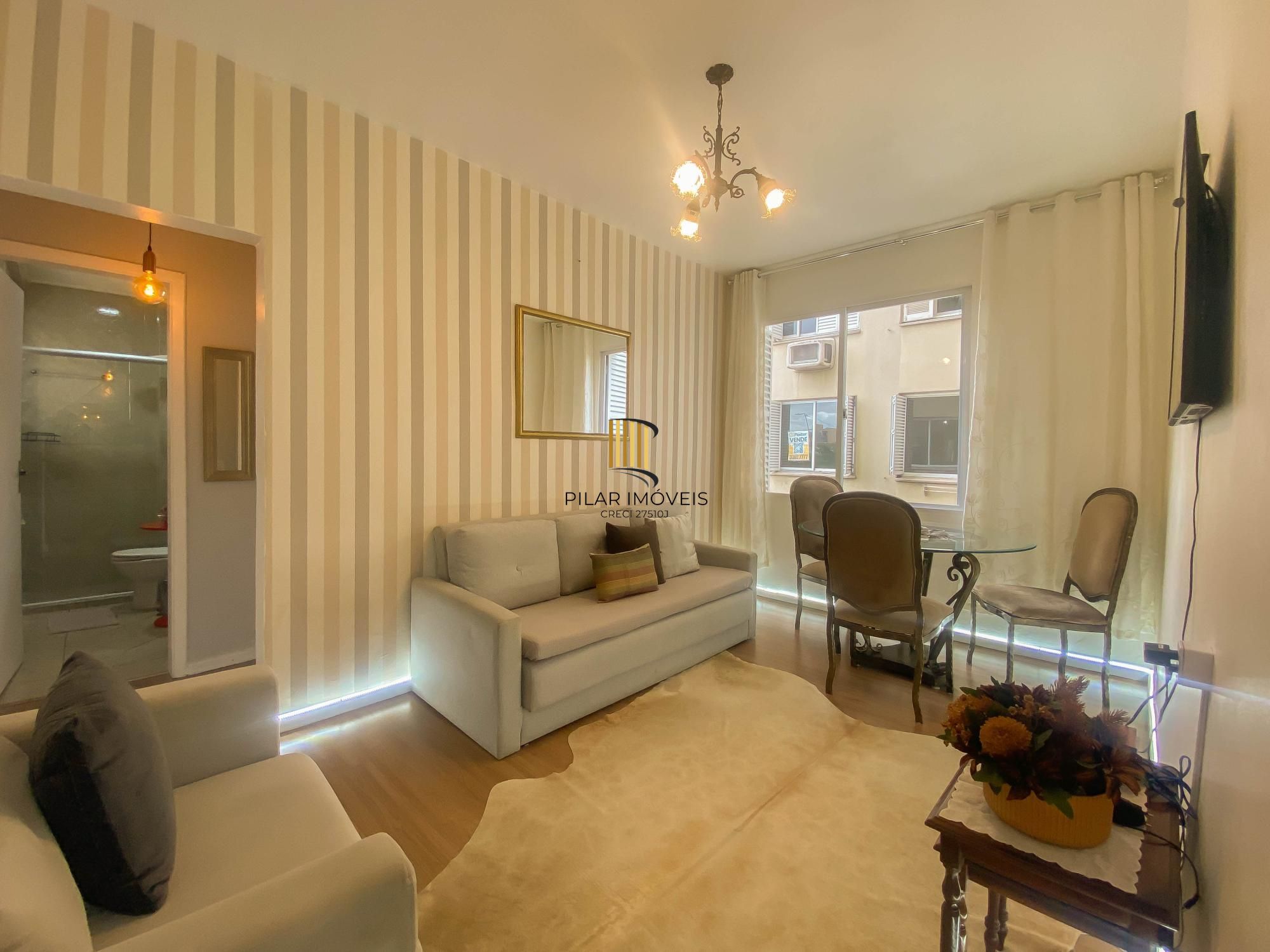 Apartamento reformado e mobiliado com eletros no Centro de Porto Alegre