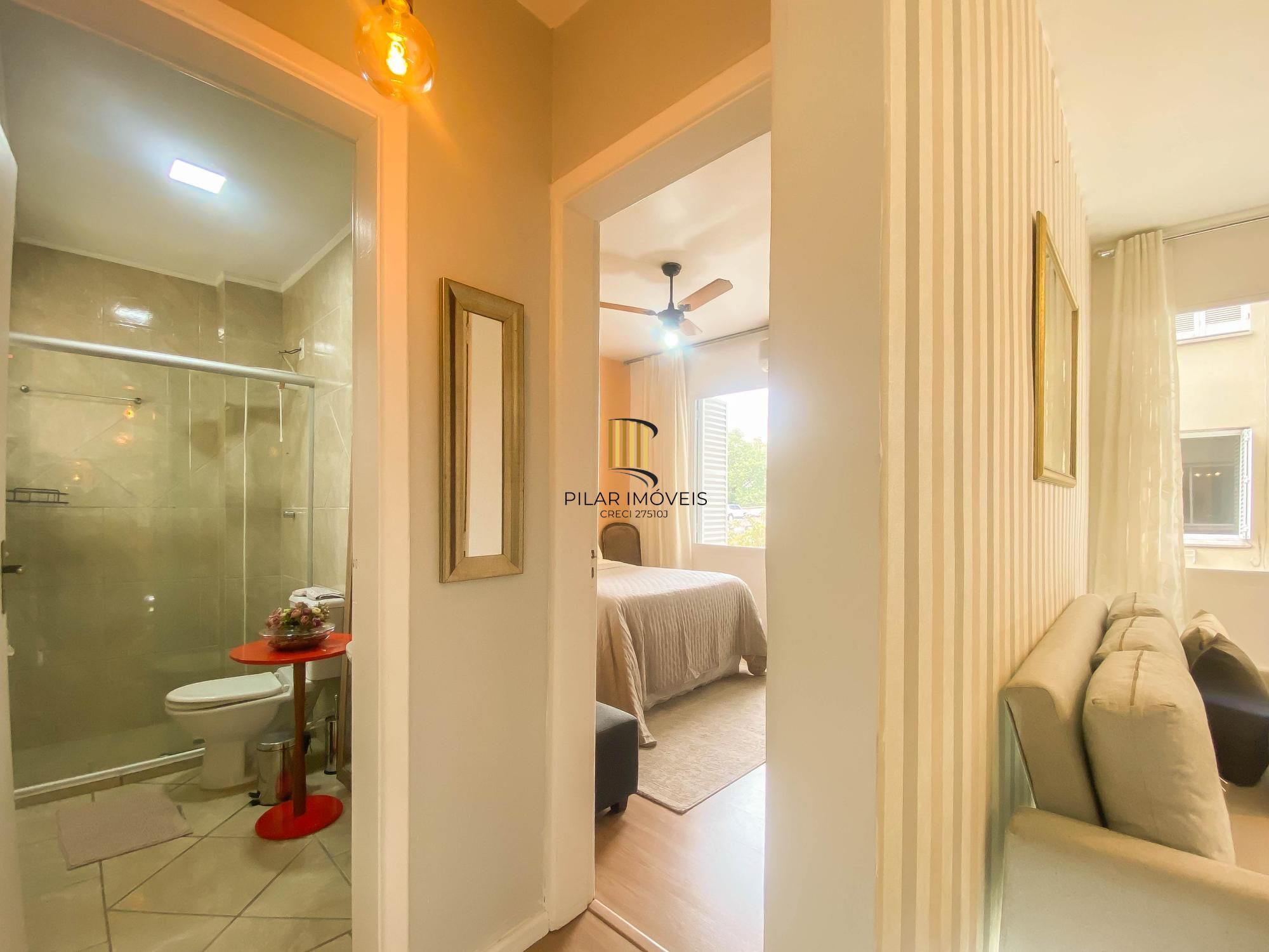 Apartamento reformado e mobiliado com eletros no Centro de Porto Alegre