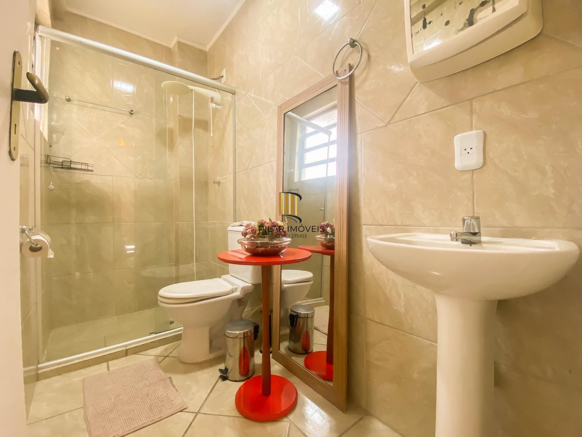 Apartamento reformado e mobiliado com eletros no Centro de Porto Alegre