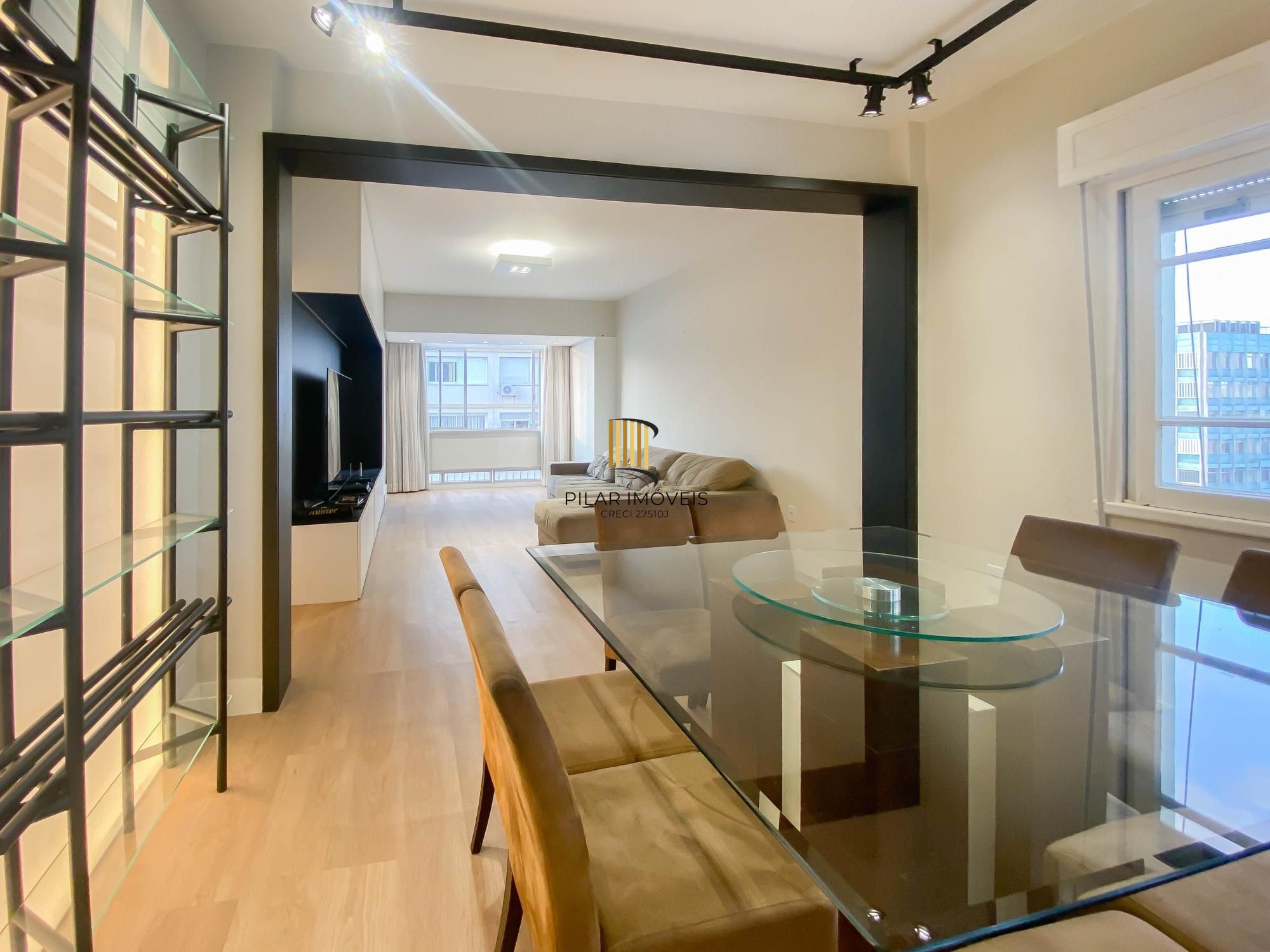 Apartamento mobiliado 2 dormitórios com closet e 2 vagas – Duque de Caxias