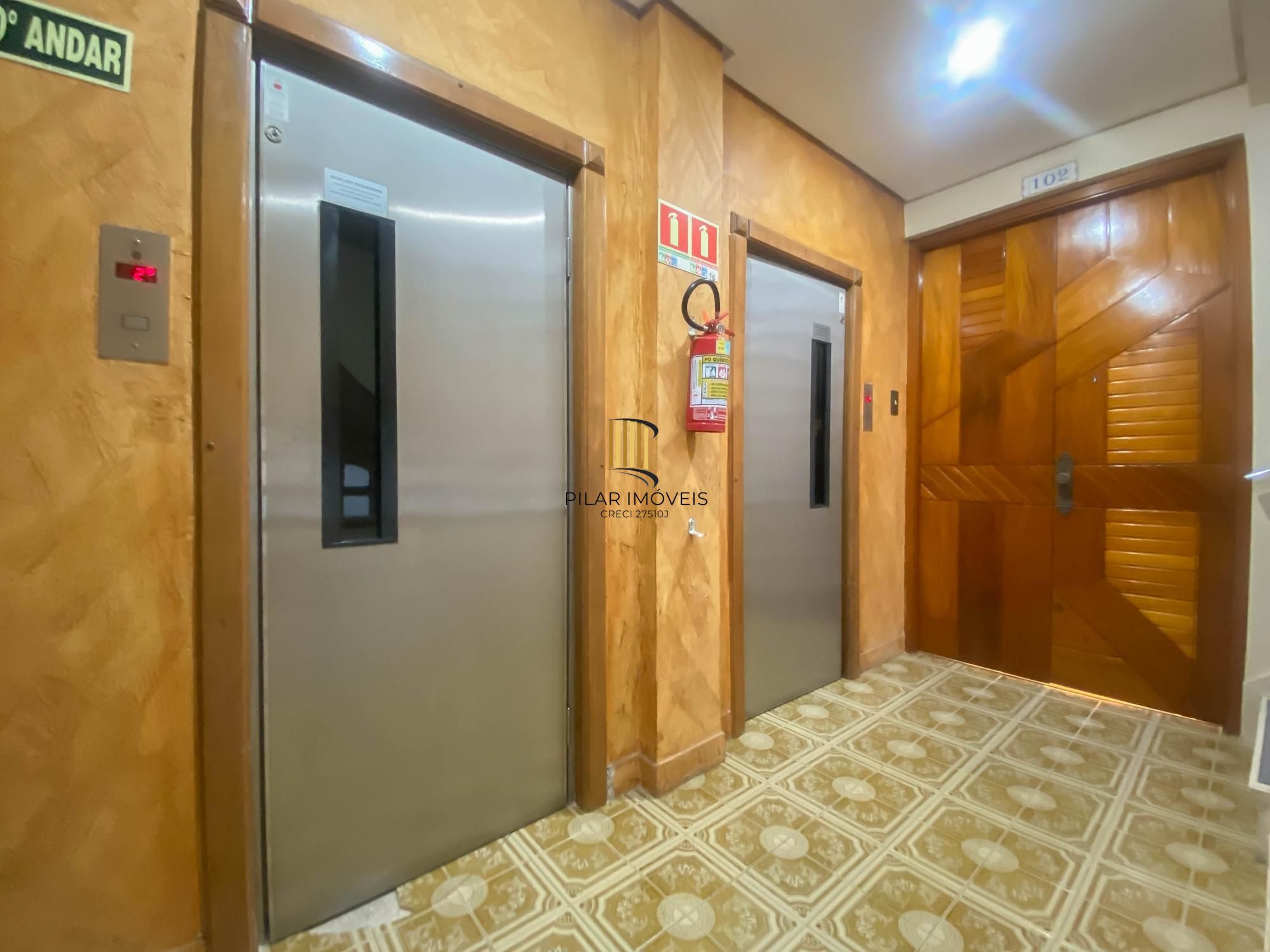 Apartamento mobiliado 2 dormitórios com closet e 2 vagas – Duque de Caxias