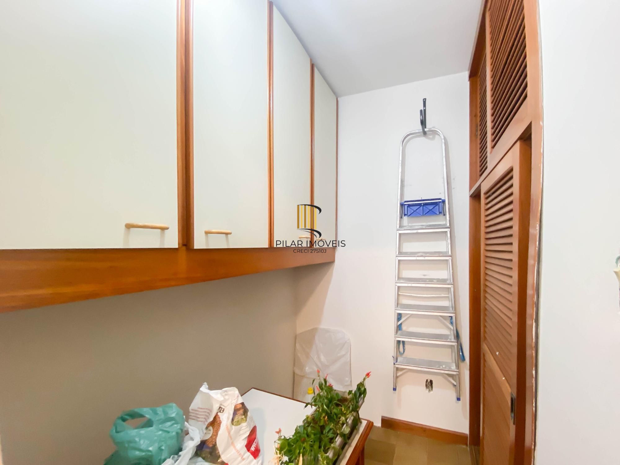 Apartamento mobiliado 2 dormitórios com closet e 2 vagas – Duque de Caxias
