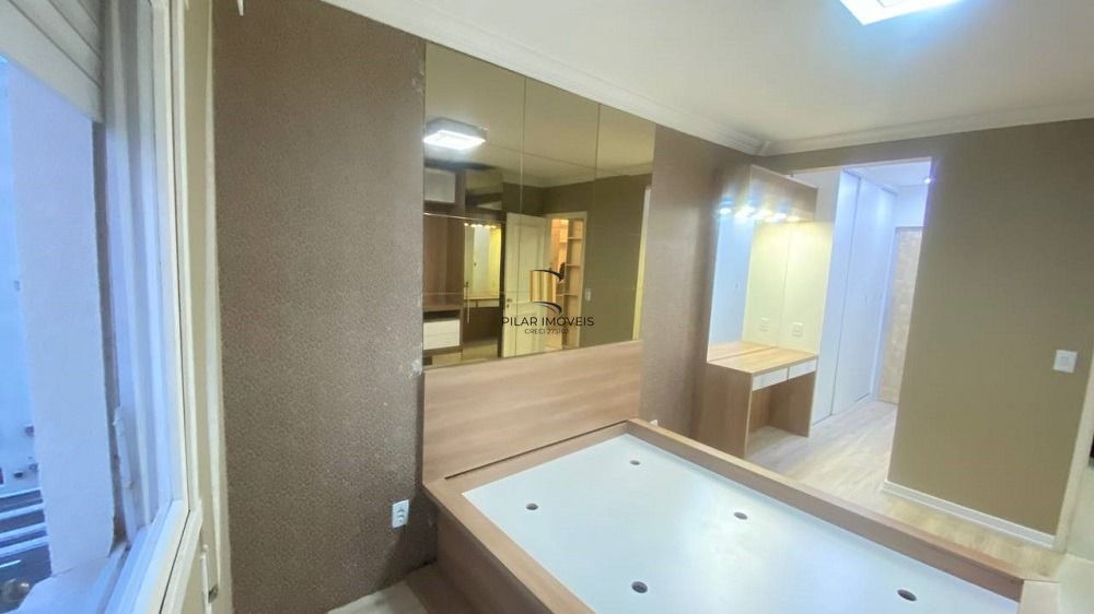 VENDA de apartamento no Ed. Dom Raffaele, localizado na Rua Jose do Patrocinio, Cidade Baixa, Porto Alegre.